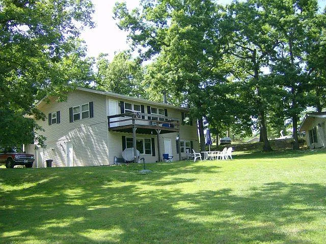 2 bed, 700 sqft, $995 — Photo 2