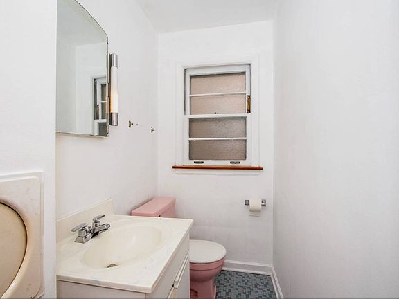 2nd image of 7545 N Claremont Ave #2