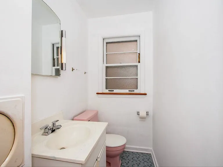 7545 N Claremont Ave #2 — Photo 2