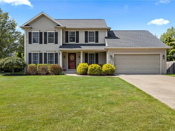 8447 Forest View Dr, Olmsted Falls, OH 44138