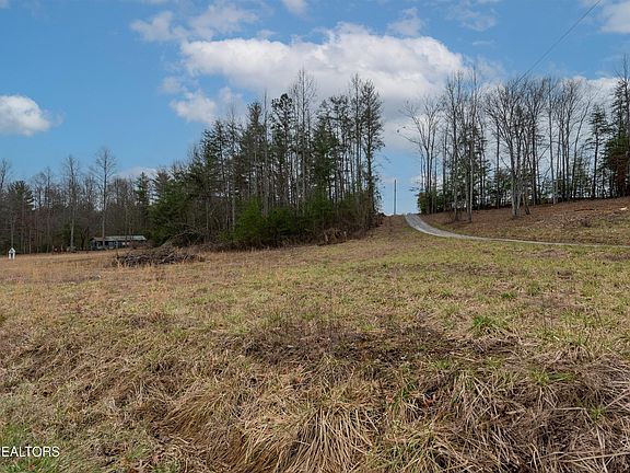 3rd image of 1567 Twin Bridge Rd