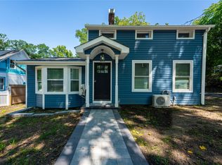 389 N Country Rd, East Setauket, NY 11733