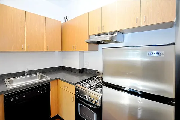 Rented by Buchbinder & Warren | media 11