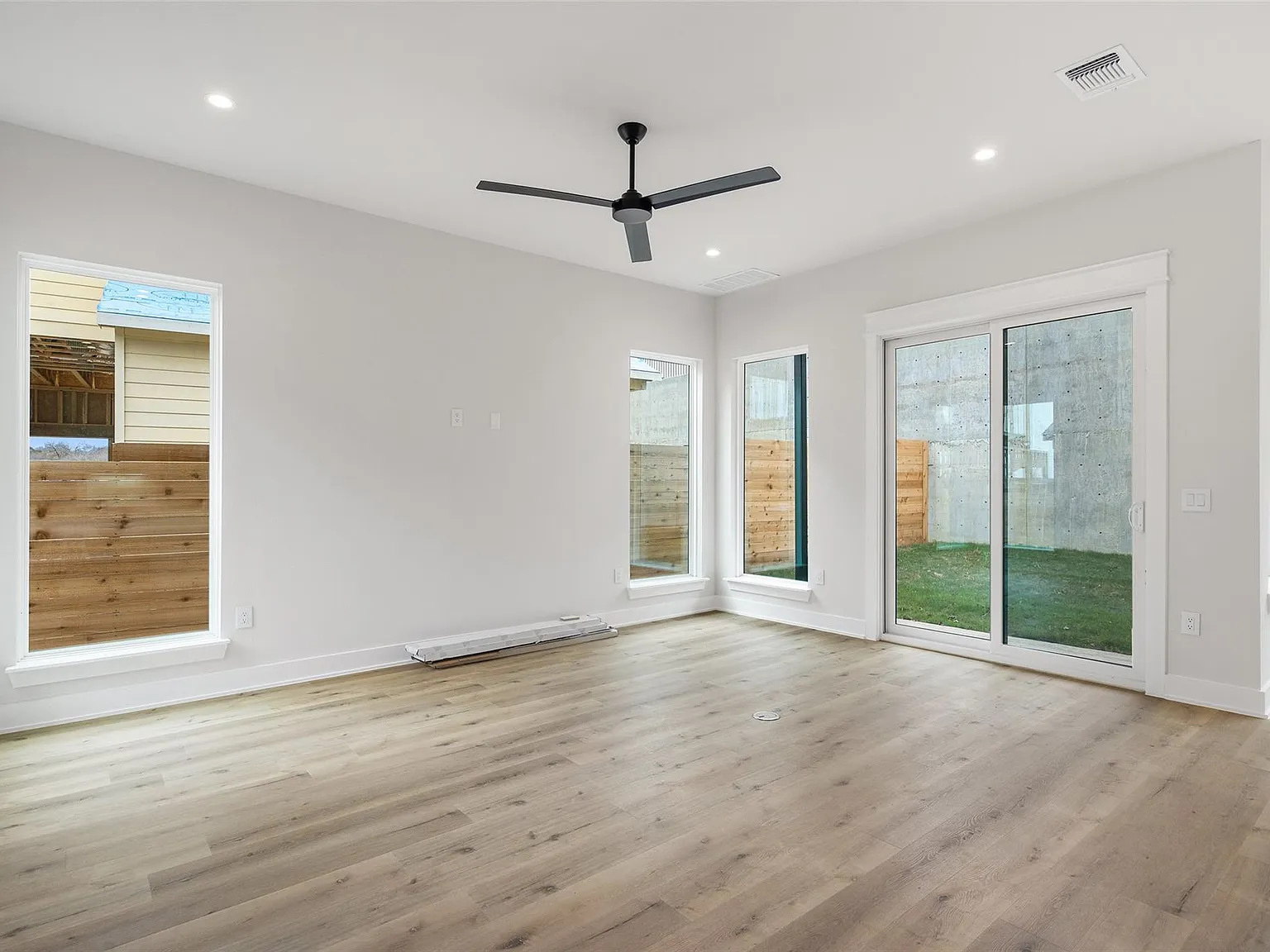 3 bed, 2.5 bath, 1511 sqft, $3,250 — Photo 4