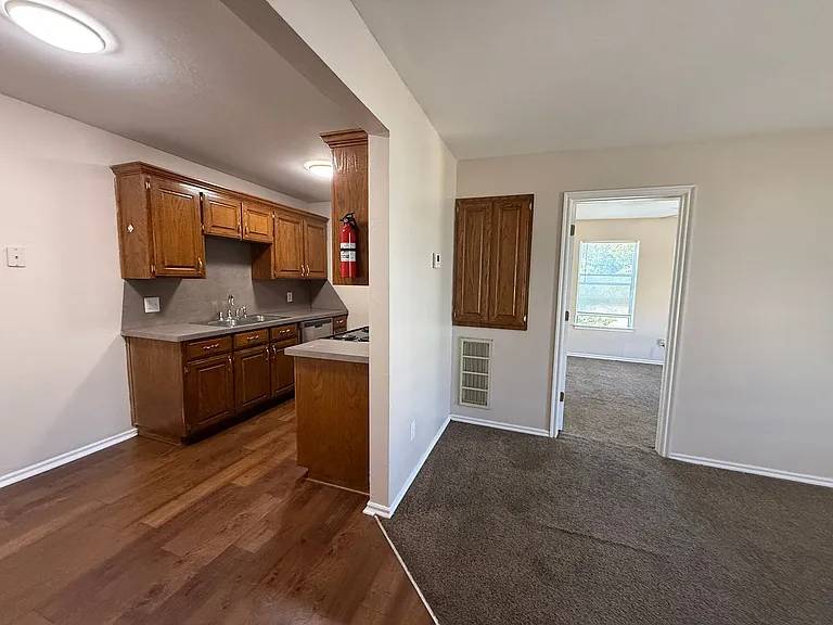 2021 NW 25th St #15 — Photo 6