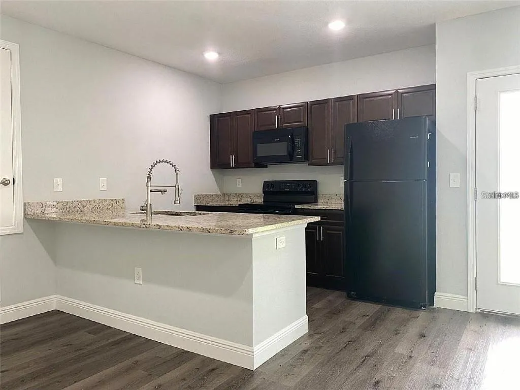 3 bed, 2.0 bath, 1162 sqft, $1,649 — Photo 3