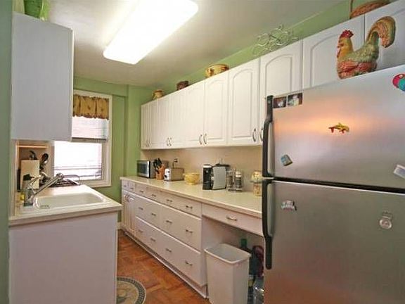 3rd image of 3 Washington Sq APT 2E