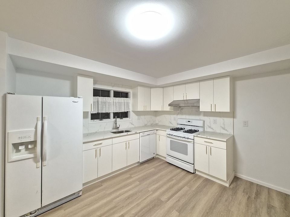1st image of 44 Hillcrest St Floor 1