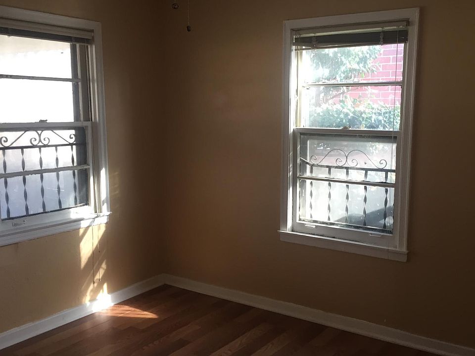 1st image of 99 W Dempster Ave