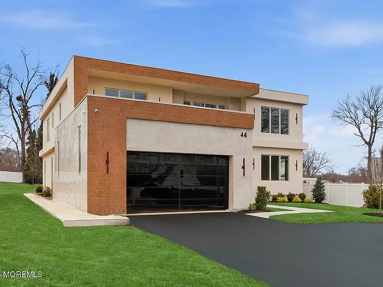 44 Whalepond Rd — Photo 1