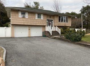 1 Gilford Ct, Melville, NY 11747