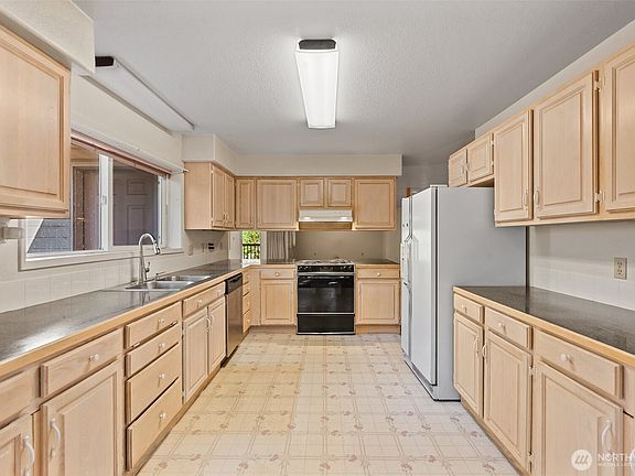 5th image of 2510 N Ashland