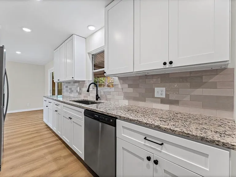 7102 Sharpview Dr — Photo 15