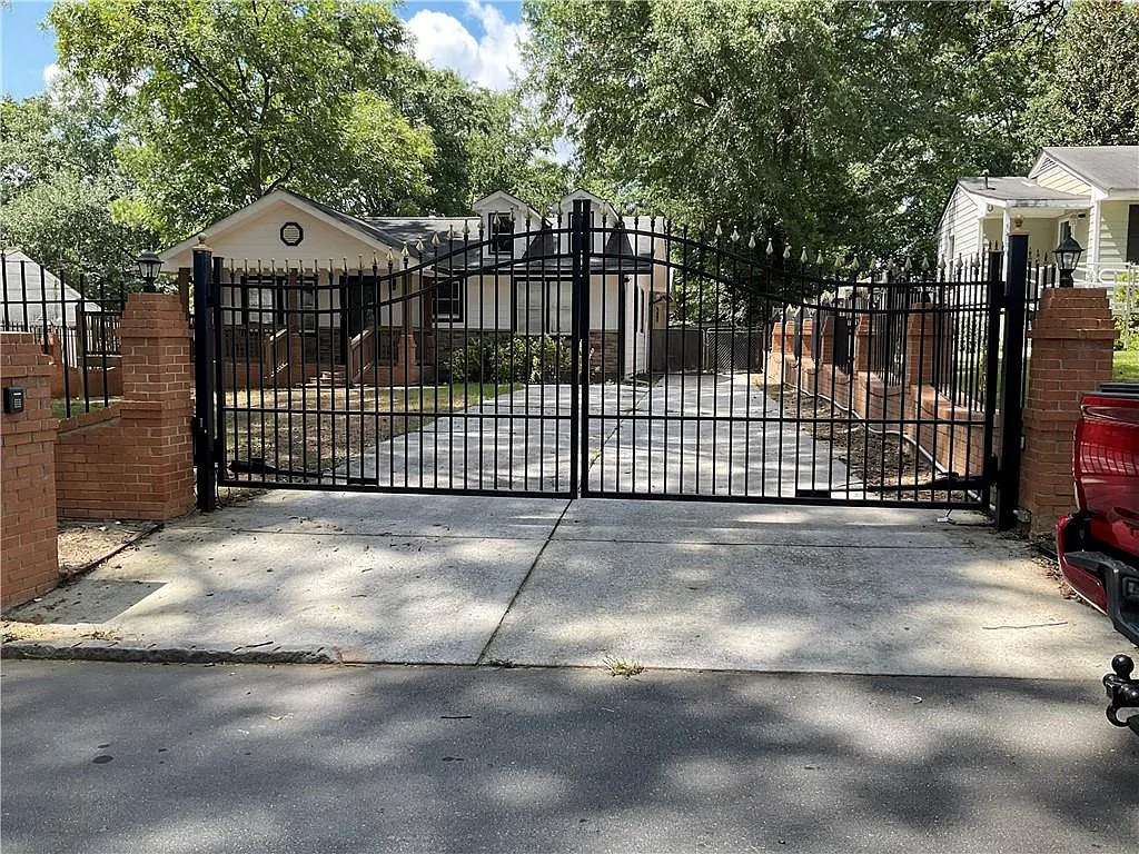 4 bed, 3.0 bath, 2861 sqft, $3,500 — Photo 1