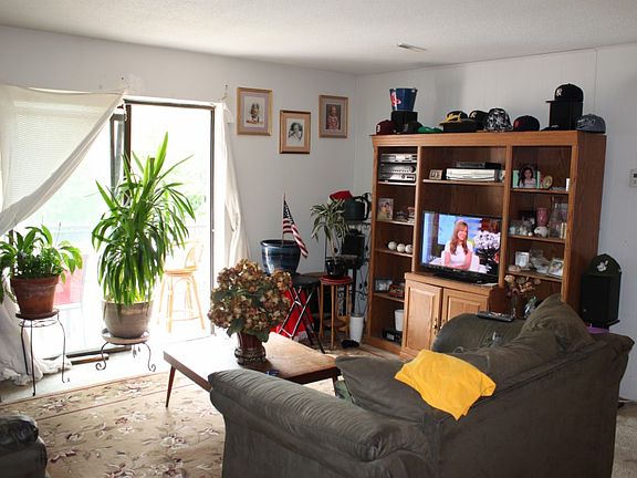 2nd image of 685 Oak St #9-5