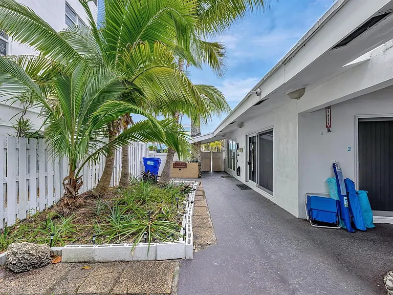 4548 N Ocean Dr #2 — Photo 10
