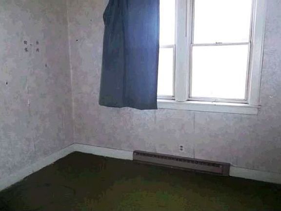 4th image of 210 Pine St