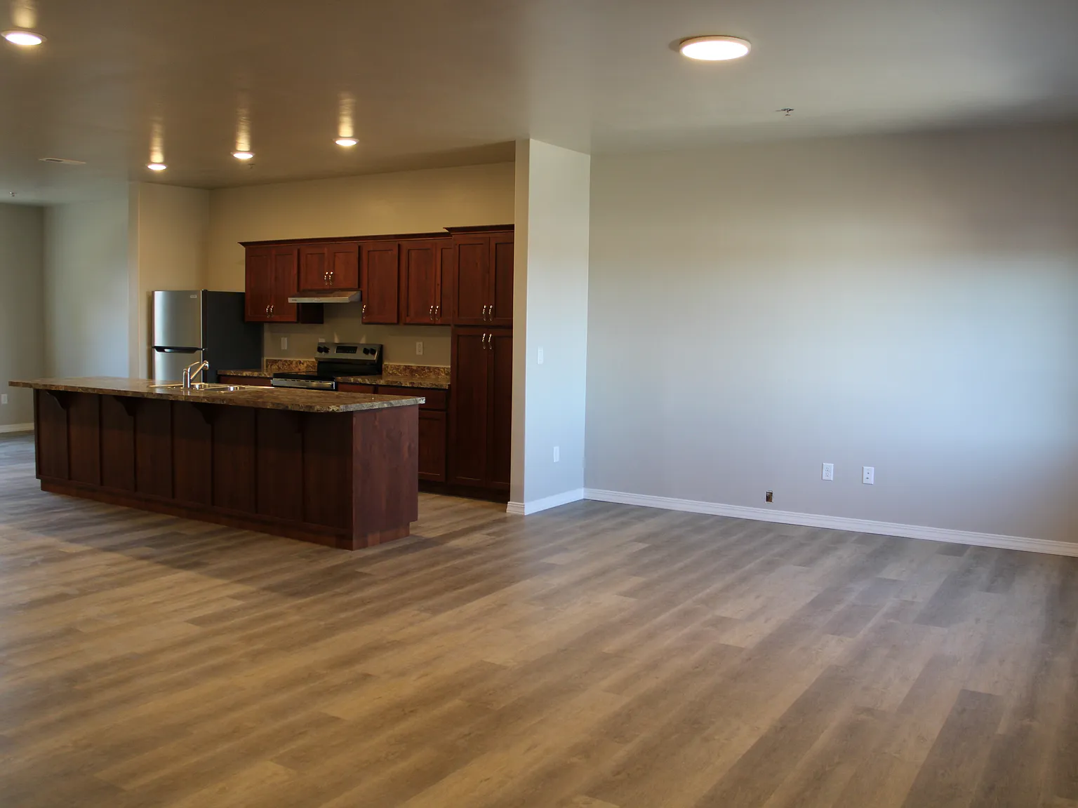 3 bed, 2.5 bath, 2000 sqft, $1,875 — Photo 4