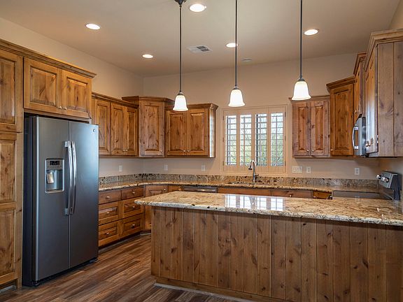 4th image of 655 N Sierra Vista Dr