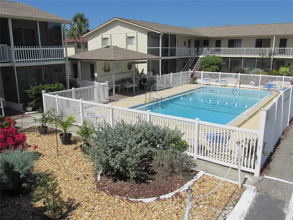 2 bed, 716 sqft, $1,800 — Photo 3