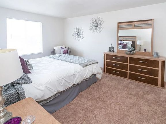 5th image of 1711 Bond St APT 21