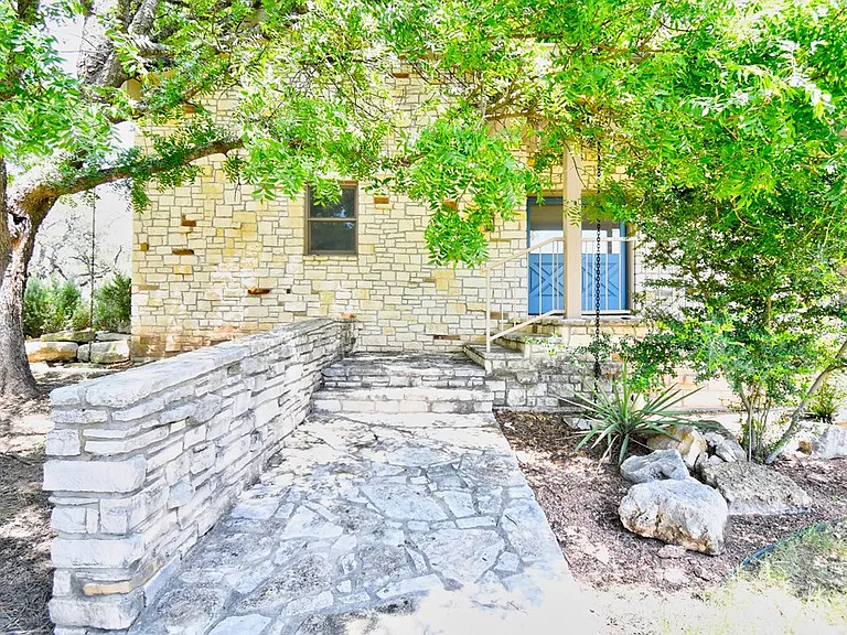 155B Nimitz Dr — Photo 2