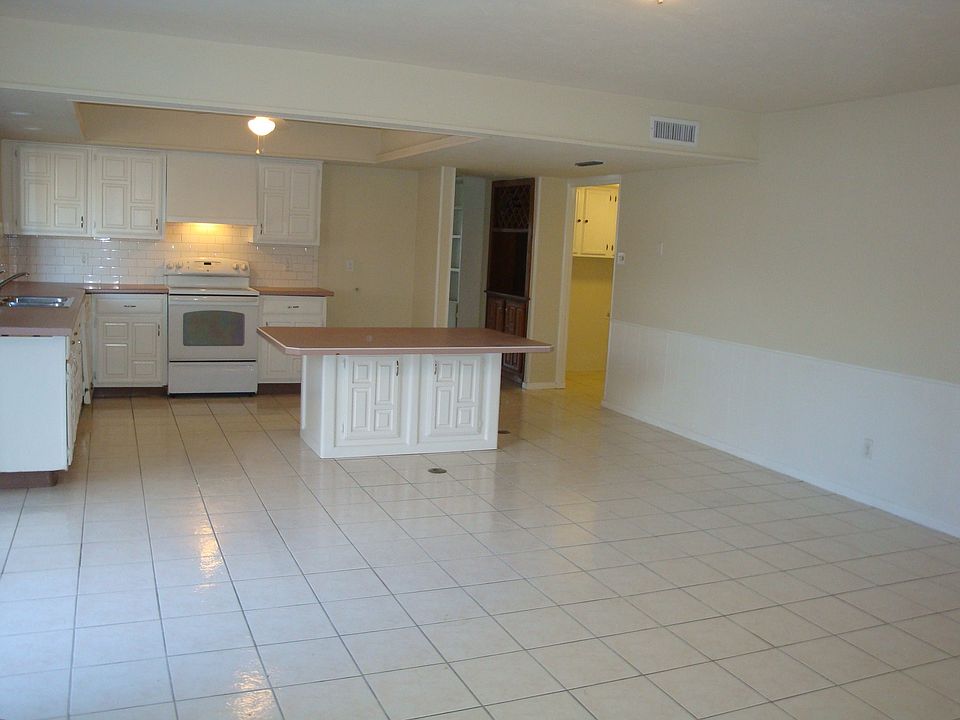1st image of 10335 Black Walnut Dr