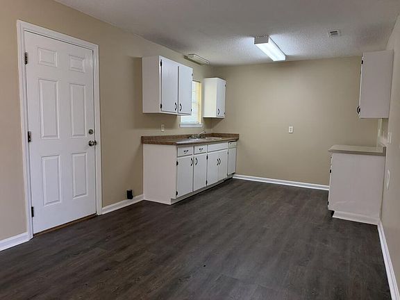5th image of 2103 Flynn Rd