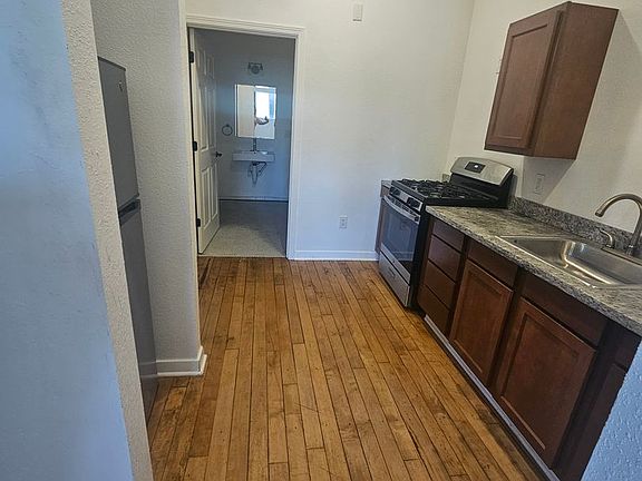 4th image of 2001 10th Ave #101