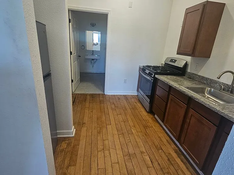 The Berm - 2001 10th Ave (24 Units Luxury Apartments) — Photo 16
