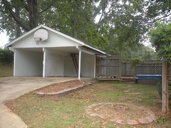 4th image of 806 Joryne Dr