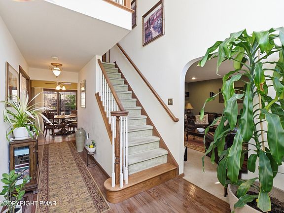 5th image of 366 Rolling Hills Dr
