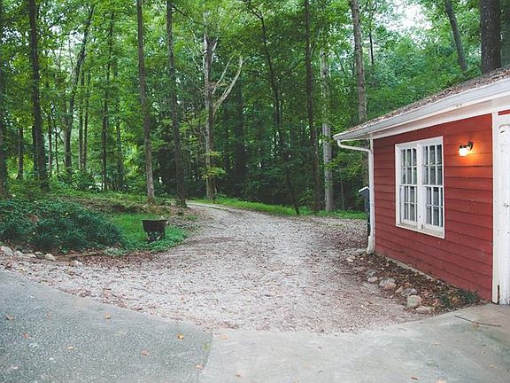 5th image of S Elizabeth Dr