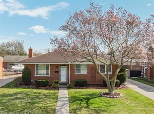4656 Buckingham Dr, Warren, MI 48092