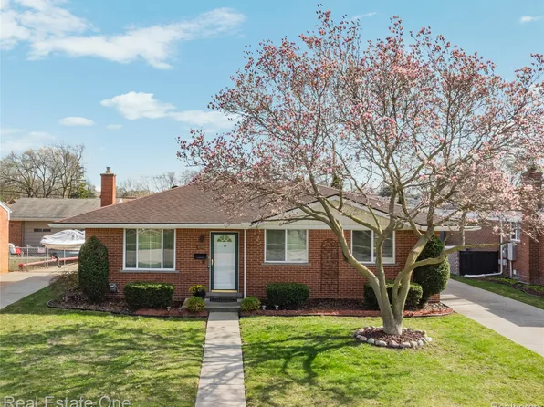 4656 Buckingham Dr, Warren, MI 48092