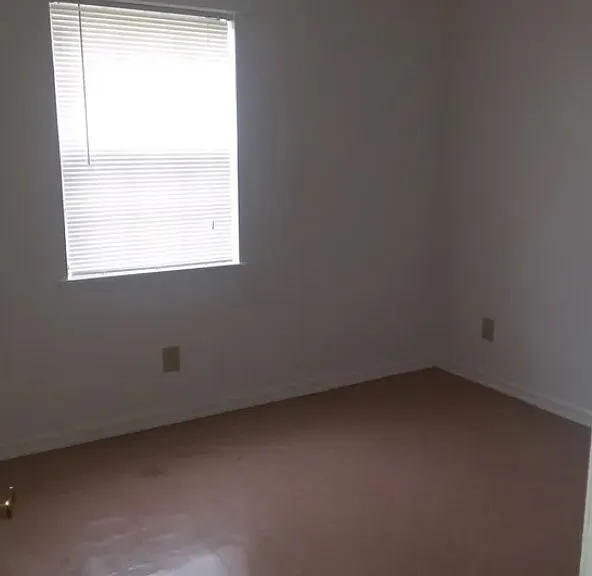 208 Wells St — Photo 1