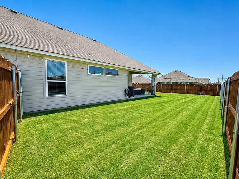 8117 Smoke Creek Ln — Photo 37