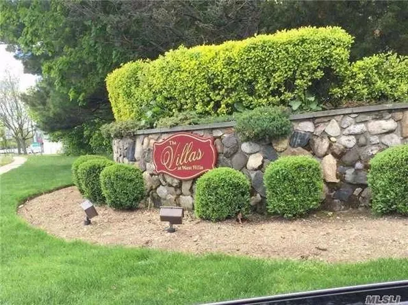 61 Villas Dr, Melville, NY 11747