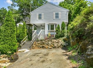 15 Skytop Rd, Hopatcong, NJ 07821