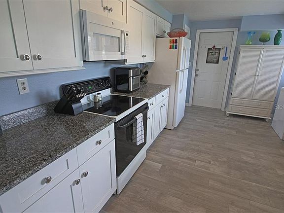 4th image of 704 Sturgeon Pl