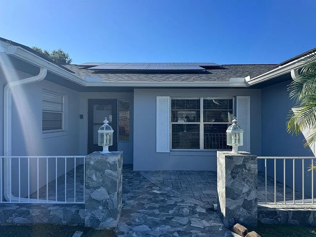 3 bed, 2.0 bath, 1864 sqft, $3,500 — Photo 2