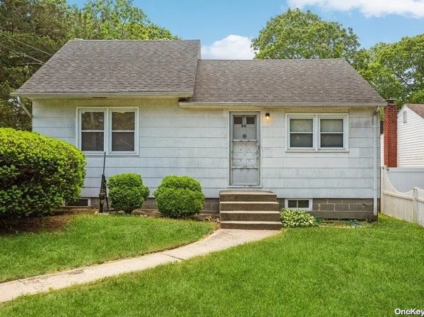 86 Inwood Avenue, Selden, NY 11784