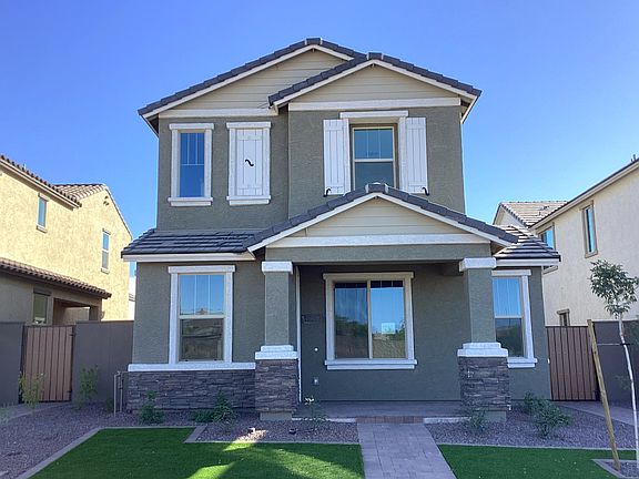 Craftsman Exterior Front Yard Turf