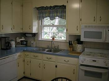 2nd image of 470 Cheshire Ct