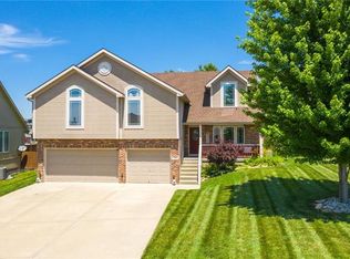 13401 Craig Ct, Smithville, MO 64089