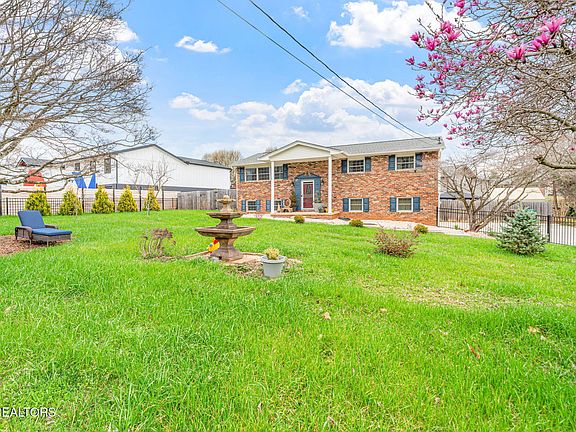 2nd image of 724 Hidden Valley Rd