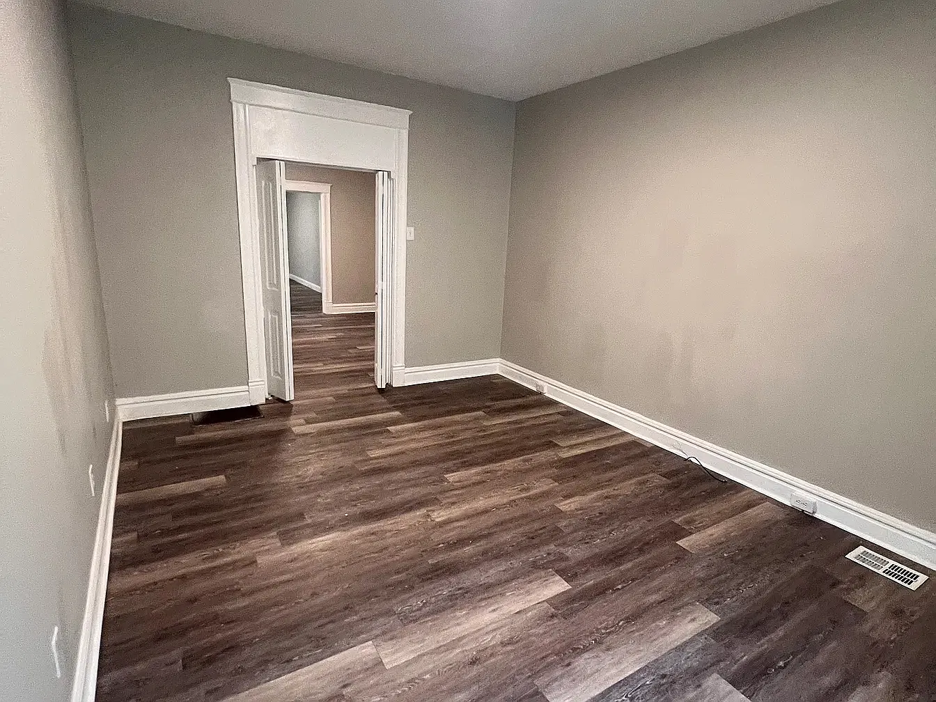 1 bed, 900 sqft, $950 — Photo 3