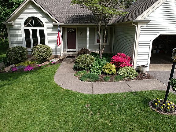 2nd image of 11096 Carriage Hill Dr