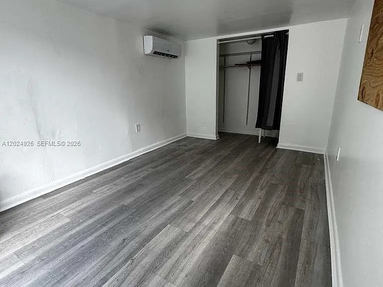 1121 NW 40th St #3 — Photo 2