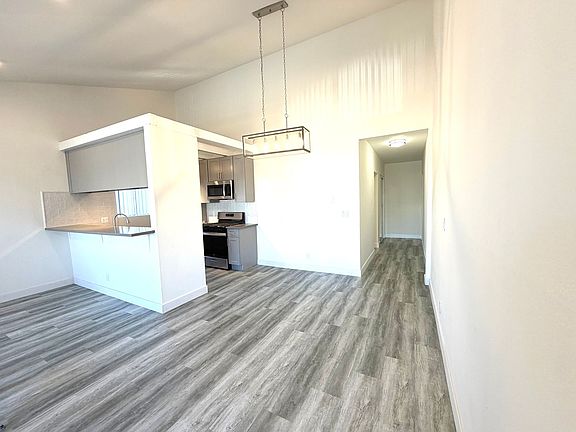 5th image of 6738 Independence Ave APT 202